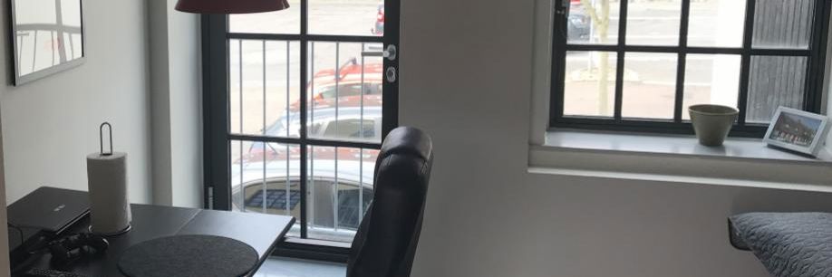 Skrivebordsplads i praktiklejlighed