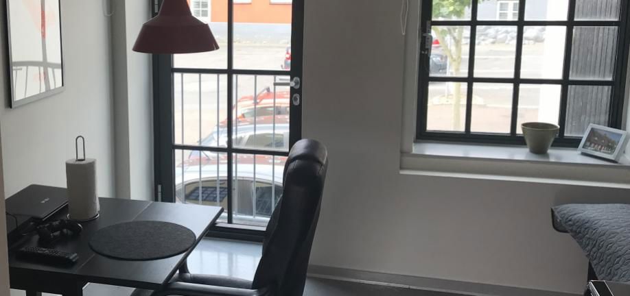 Skrivebordsplads i praktiklejlighed