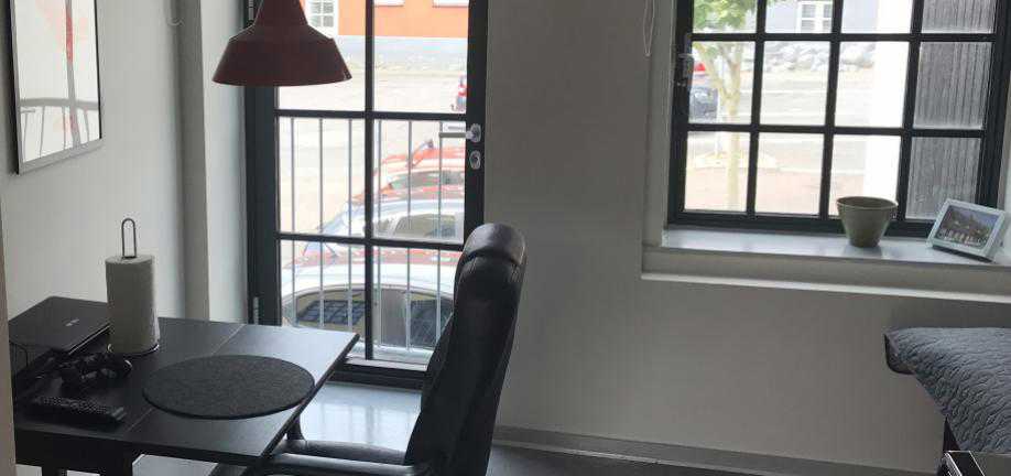 Skrivebordsplads i praktiklejlighed